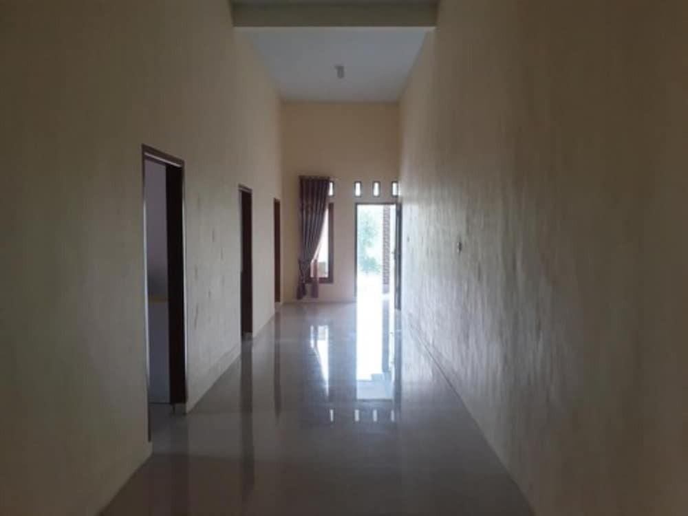 Бату: Nabilla Homestay