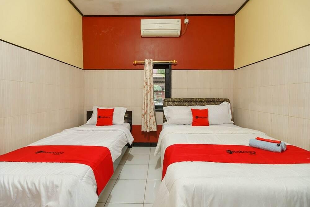RedDoorz Syariah near Ciledug Station — фото 6