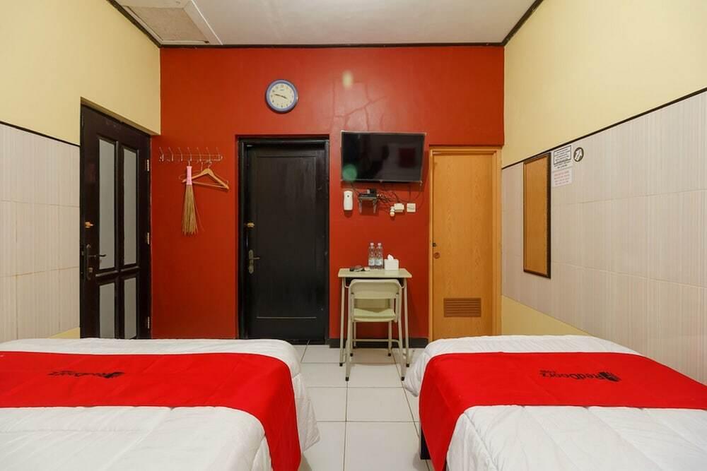 RedDoorz Syariah near Ciledug Station — фото 5