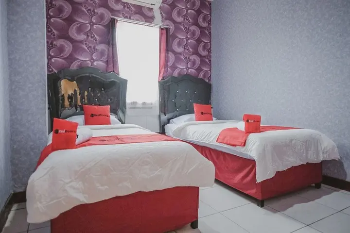 Медан: RedDoorz Plus near Istana Maimun Medan