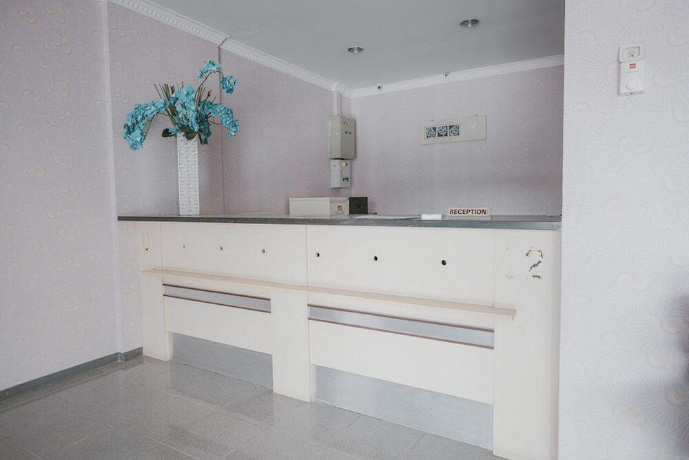 Медан: RedDoorz Plus near Istana Maimun Medan