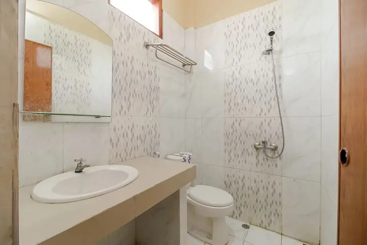 Озеро Тоба: RedDoorz Plus @ Jalan Tugu Silalahi Tongging