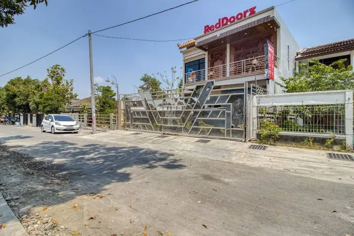 Батуретно: RedDoorz Syariah near Bandara Adisucipto Yogyakarta