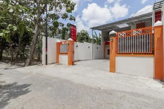 Депок: RedDoorz near Babarsari 2