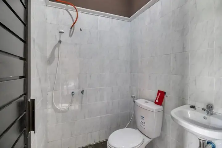Депок: RedDoorz near Babarsari 2