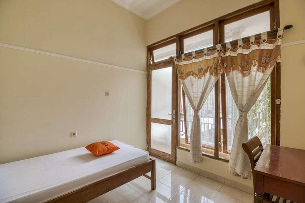 Депок: KoolKost near Hartono Mall Yogyakarta