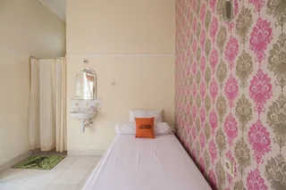 Депок: KoolKost near Hartono Mall Yogyakarta