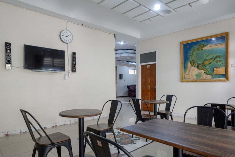 Палу: RedDoorz Plus @ Alam Raya Hotel