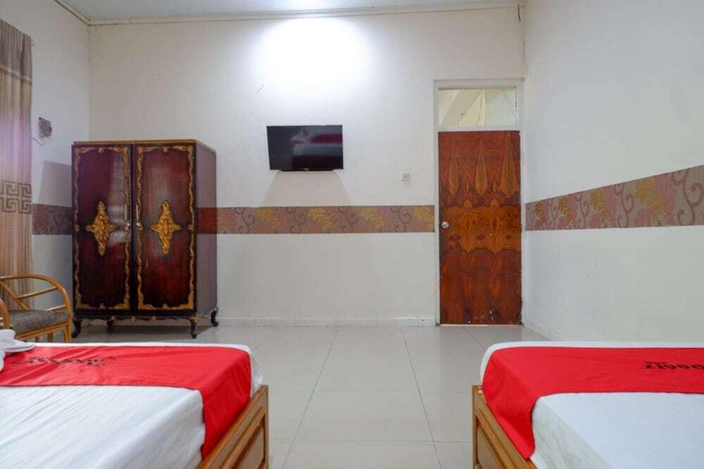 Палу: RedDoorz Plus @ Alam Raya Hotel