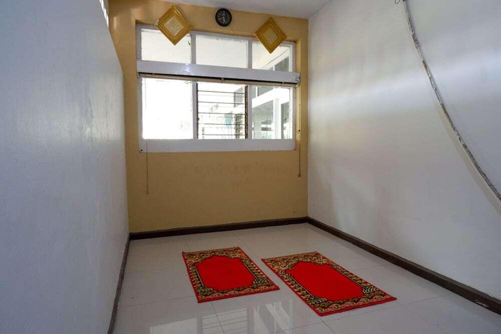 Палу: RedDoorz Plus @ Alam Raya Hotel