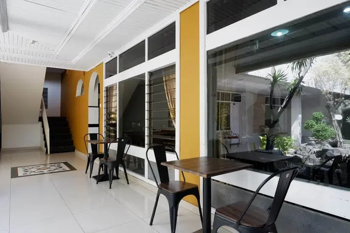 Палу: RedDoorz Plus @ Alam Raya Hotel