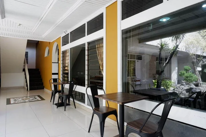 Палу: RedDoorz Plus @ Alam Raya Hotel