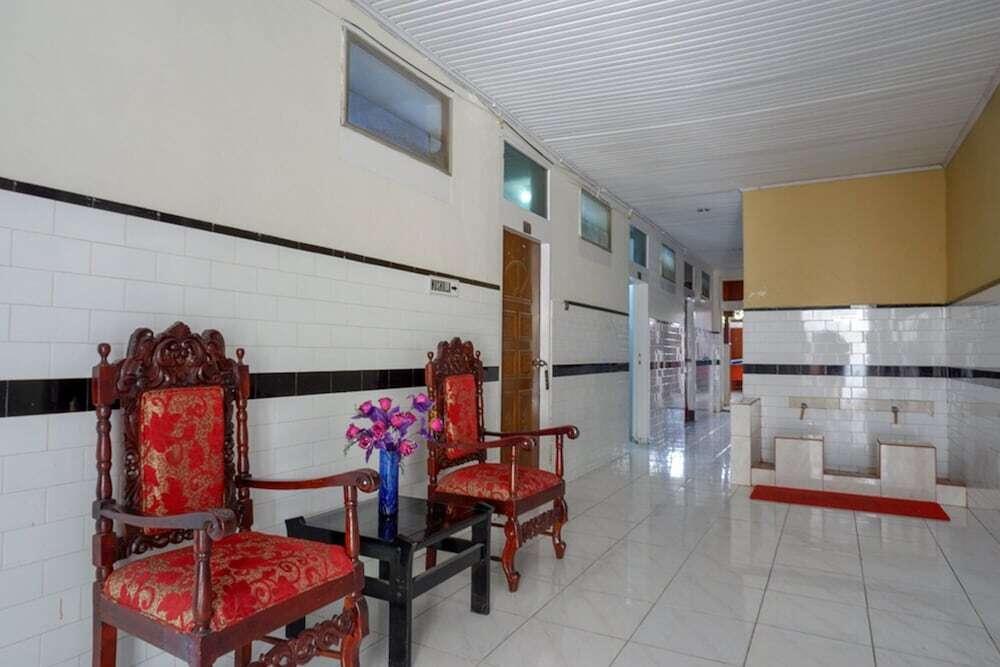 Палу: RedDoorz Plus @ Alam Raya Hotel