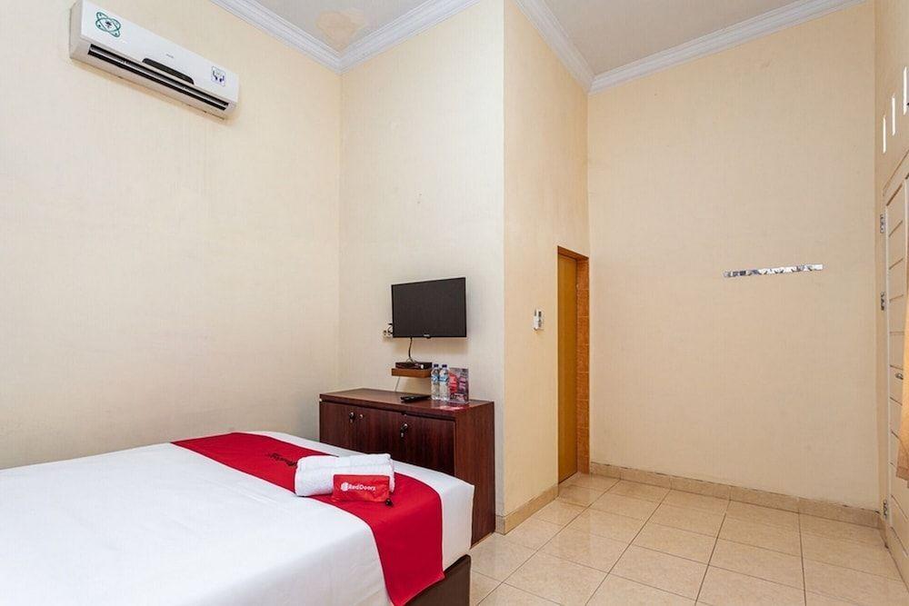 Петумбак: RedDoorz Syariah @ Jalan Letda Sujono Tembung
