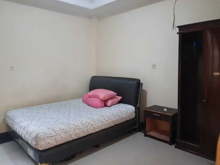 Депок: Oyo 2832 Wisma Sukatani Indah