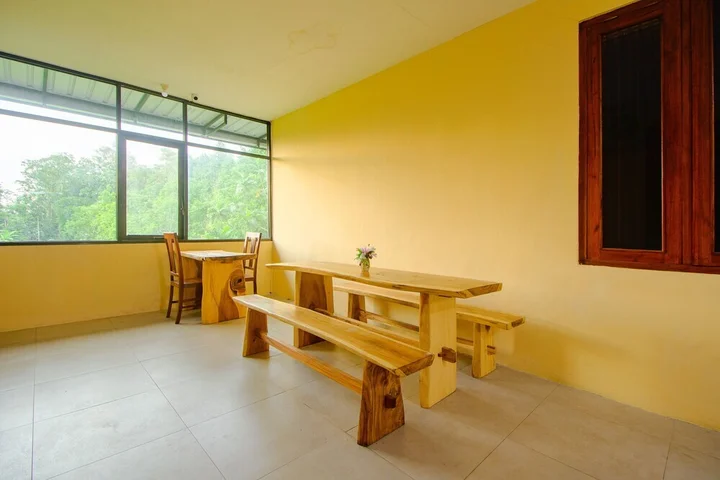 Батуретно: Oyo 2476 Maguwo Indah Homestay