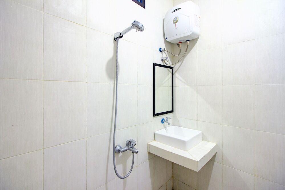 Батуретно: Oyo 2476 Maguwo Indah Homestay