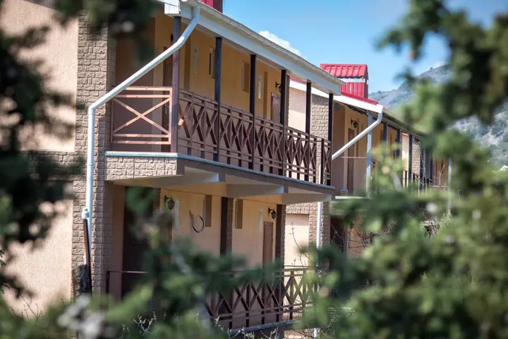 Приветное: Eco-Village Hotel