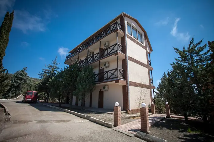 Приветное: Eco-Village Hotel