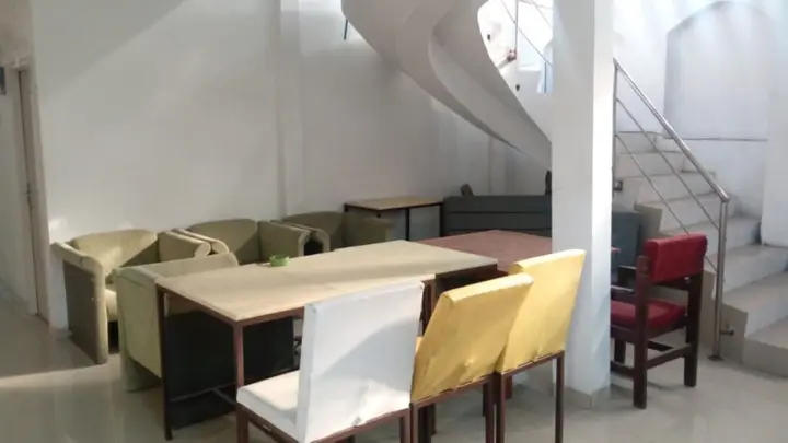 Сурабая: Charisma Residence
