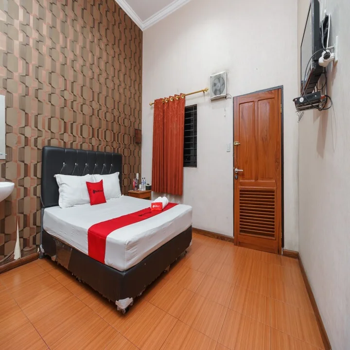 Озеро Тоба: RedDoorz near Danau Toba Parapat