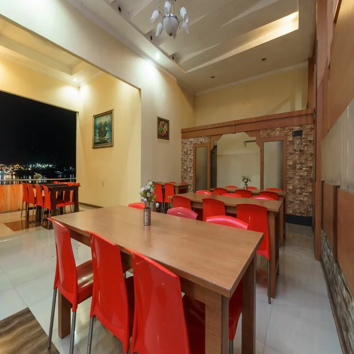 Озеро Тоба: RedDoorz near Danau Toba Parapat