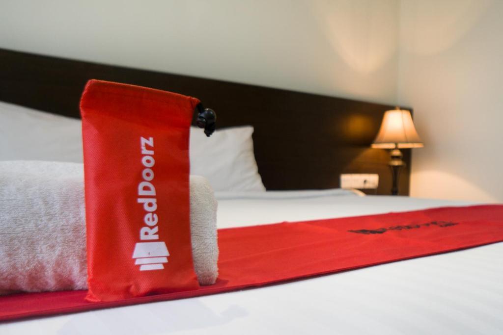 Палу: RedDoorz Plus @ Cameloan Hotel Palu