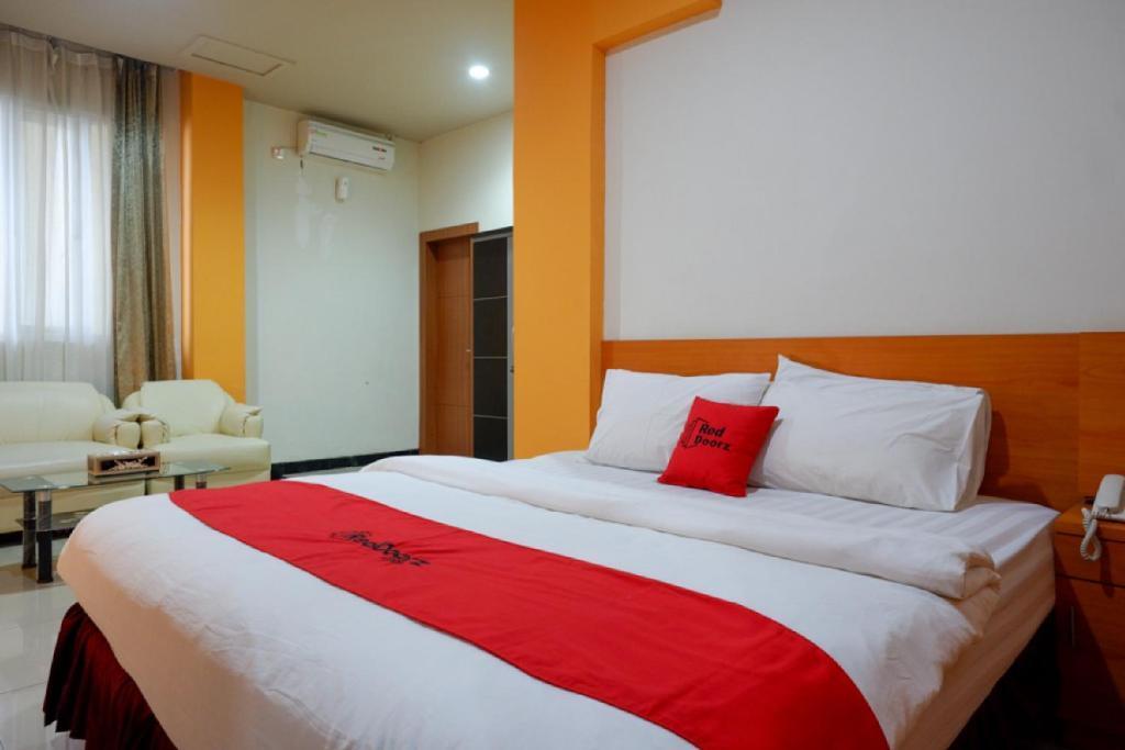 Палу: RedDoorz Plus @ Cameloan Hotel Palu