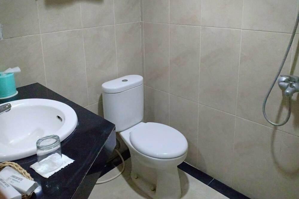 Палу: RedDoorz Plus @ Cameloan Hotel Palu