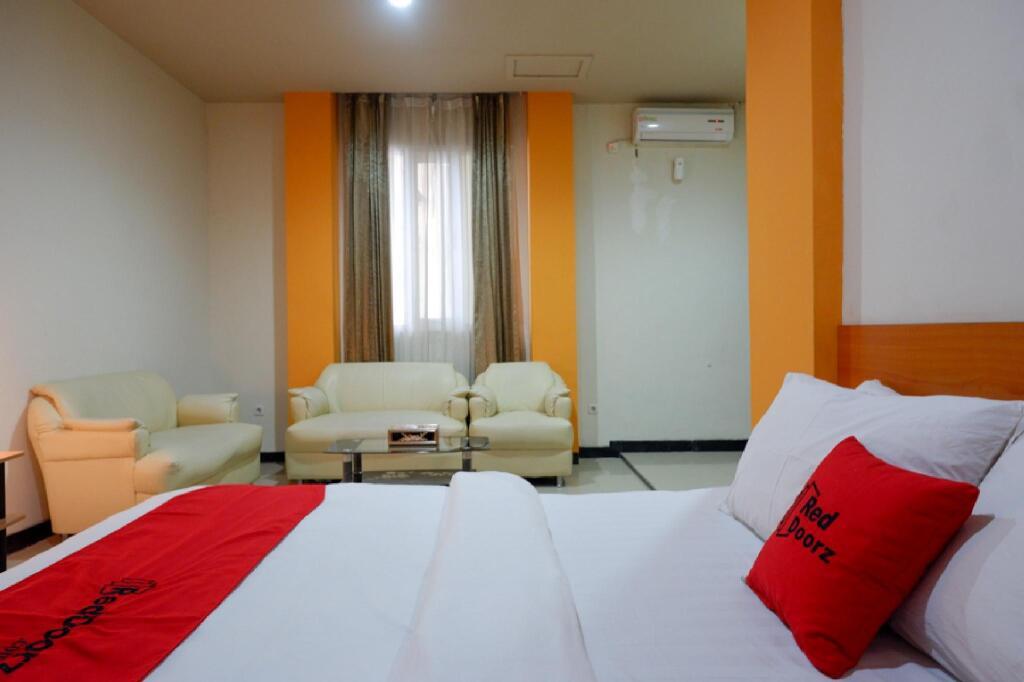 Палу: RedDoorz Plus @ Cameloan Hotel Palu