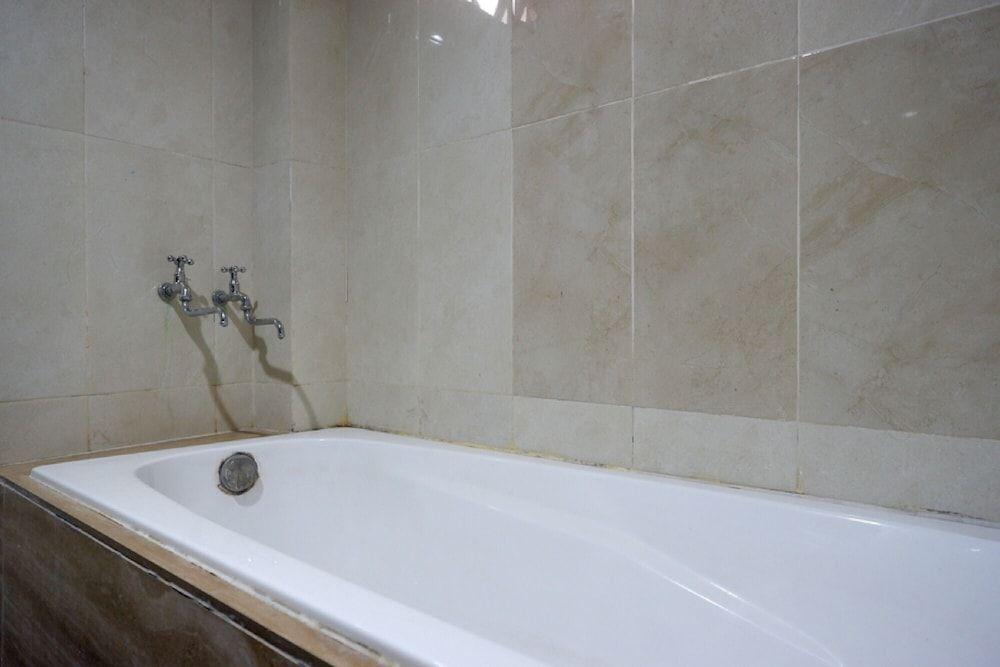 Палу: RedDoorz Plus @ Cameloan Hotel Palu