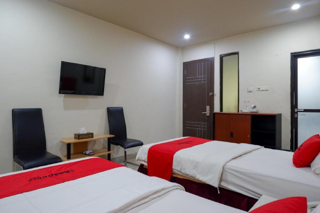 Палу: RedDoorz Plus @ Cameloan Hotel Palu