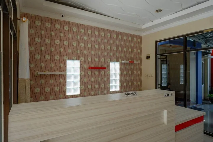 Палу: RedDoorz near Millenium Waterpark Palu