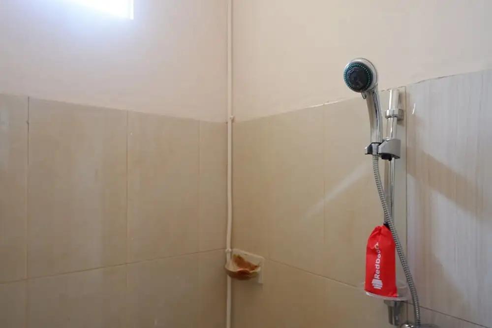 Палу: RedDoorz near Millenium Waterpark Palu