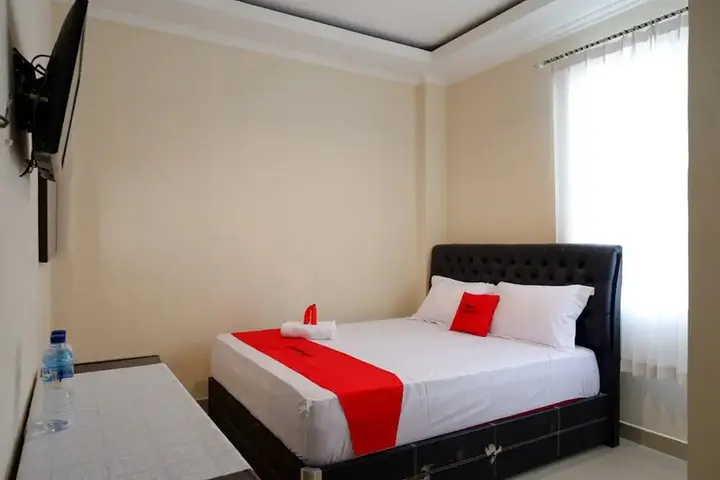 Палу: RedDoorz near Millenium Waterpark Palu