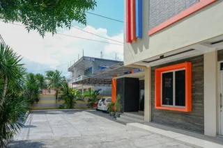 Палу: RedDoorz near Millenium Waterpark Palu