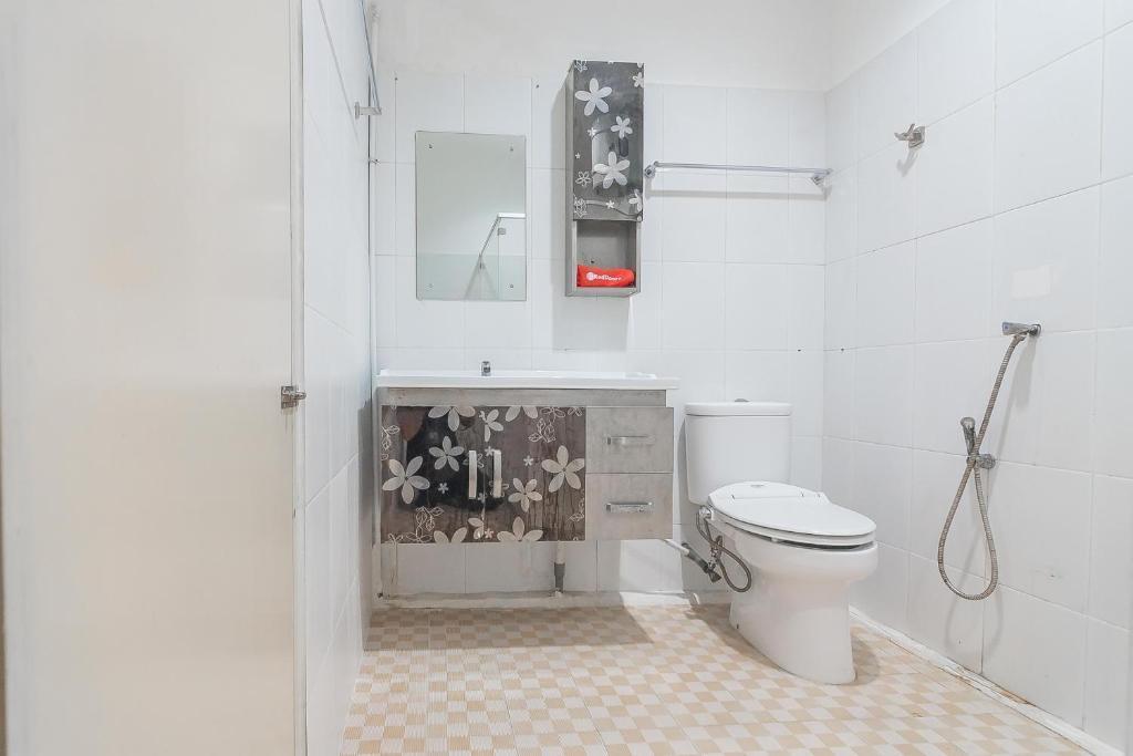 Понтианак: RedDoorz @ H. Agus Salim Street