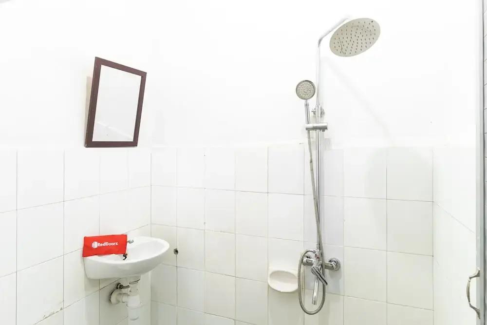 Медан: RedDoorz Plus near Universitas Methodist Medan