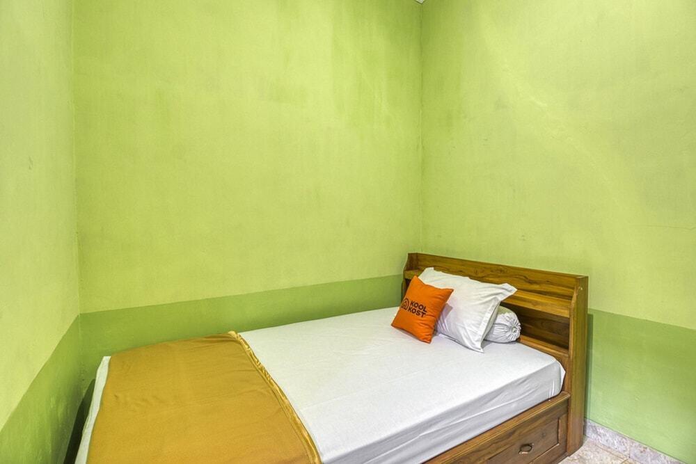 KoolKost Syariah near Universitas Amikom Yogyakarta 2 - Caters to Women — фото 6