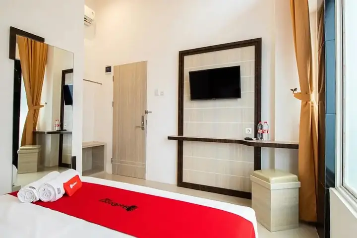 RedDoorz Plus @ Centrium Katamso Medan — фото 6