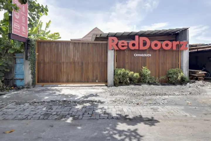 RedDoorz @ Omah Kayu Homestay — фото 1