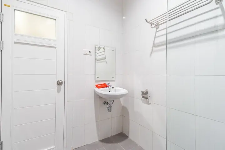 Петумбак: RedDoorz @ Binjai