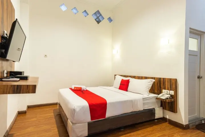 Петумбак: RedDoorz @ Binjai