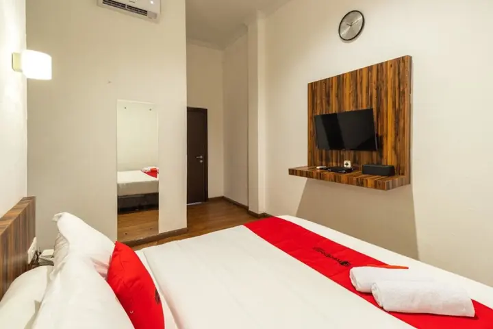 Петумбак: RedDoorz @ Binjai