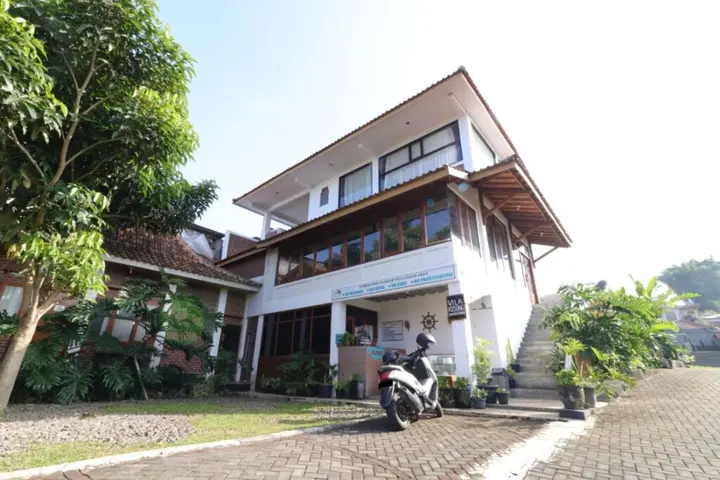 Паромпонг: Lembur Incu Syariah Villa by ZUZU