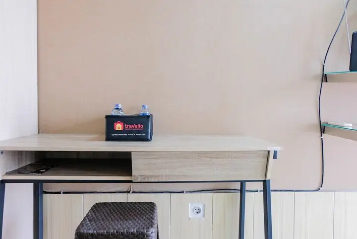 Functional Studio Apartment at Tamansari Skylounge — фото 3
