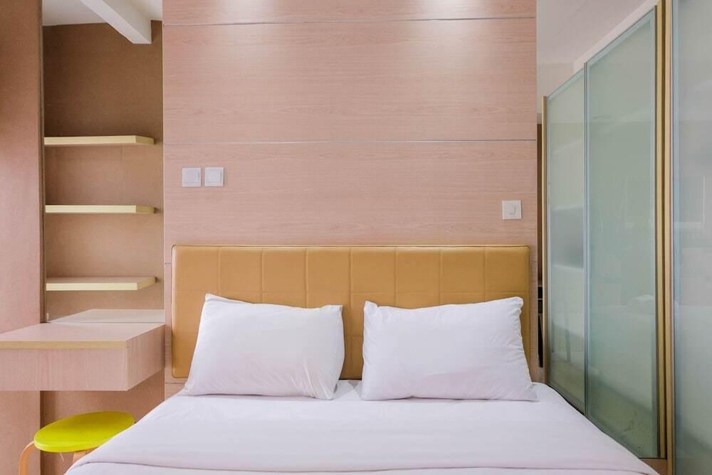 Functional Studio Apartment at Tamansari Skylounge — фото 5