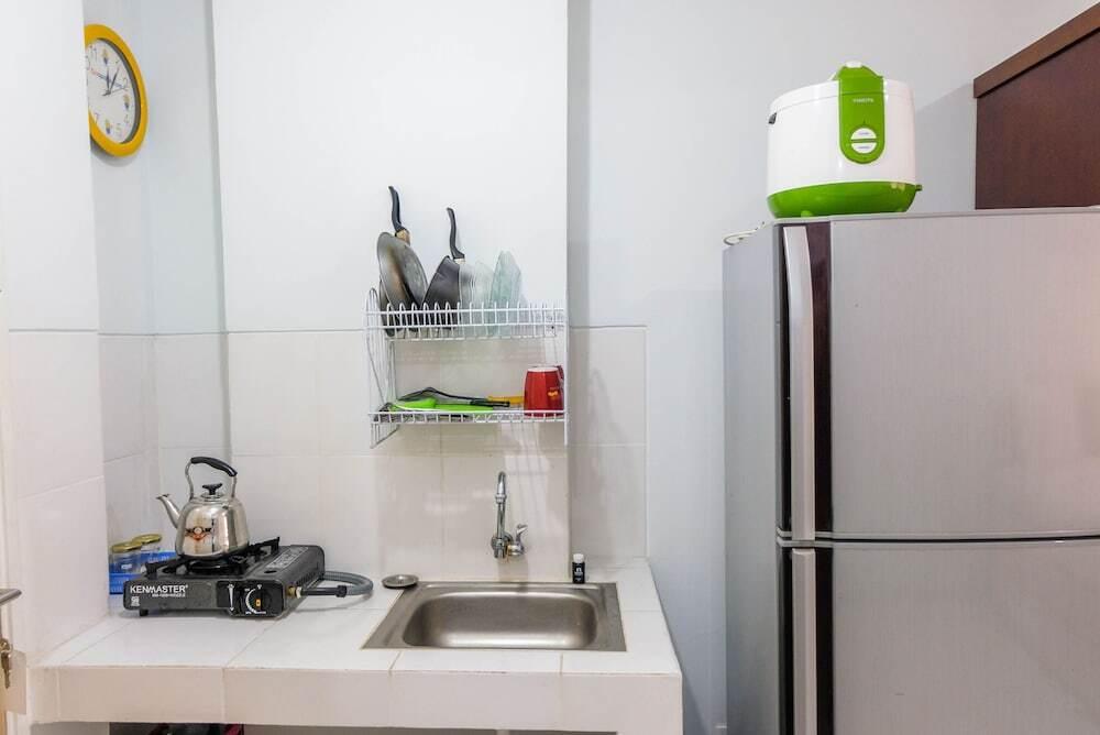 Тангеранг: Minimalist and Stylish Studio Ayodhya Apartment