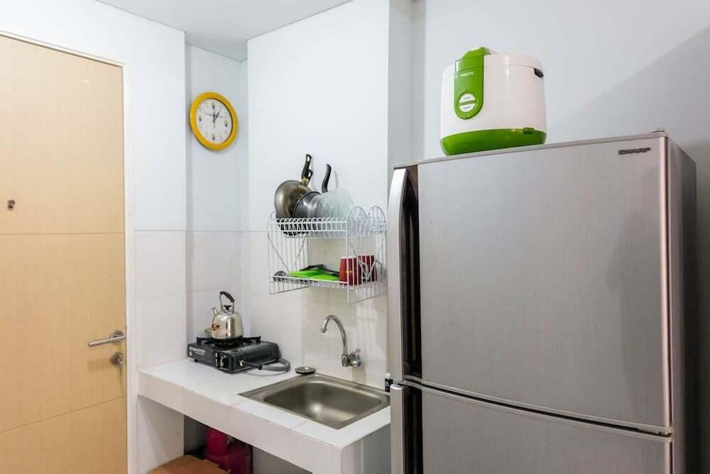 Тангеранг: Minimalist and Stylish Studio Ayodhya Apartment