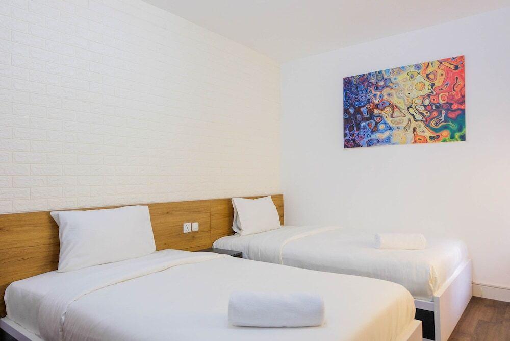 Studio Apartment with Twin Bed at Aeropolis Residence — фото 3